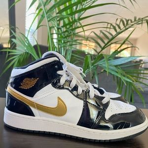 Jordan 1 Mid- Patent Black, White & Gold
